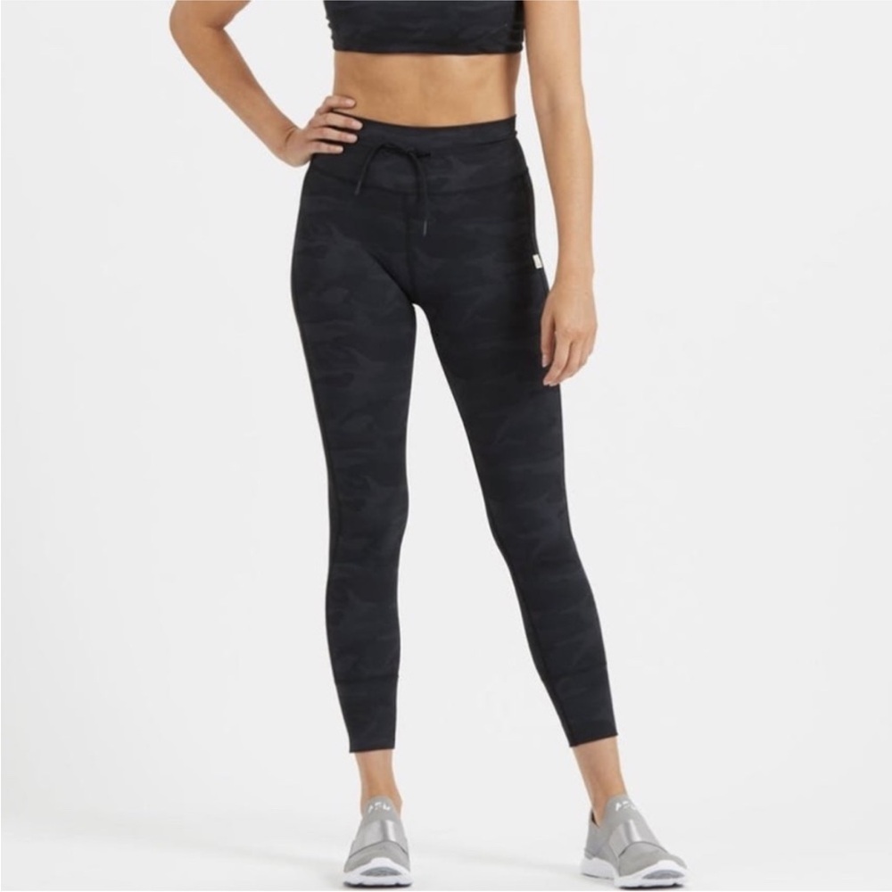 Vuori Daily Legging Black Camo XS